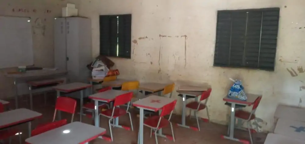 Segundo relatório da OCDE, o Brasil possui o terceiro pior investimento em educação. Segundo relatório da OCDE, o Brasil possui o terceiro pior investimento em educação.